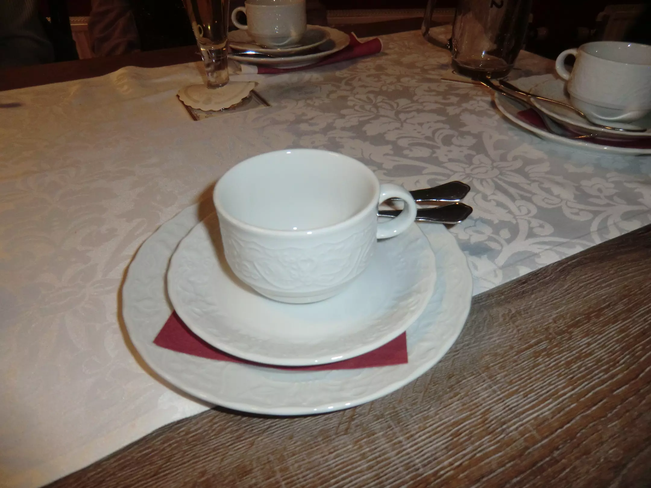 Kaffee und Kuchen - hier: vor dem Kaffee im Forsthaus Hitzhusen